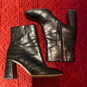 Woman’s Sam Edelman Boots Black Croc Embossed Size 9